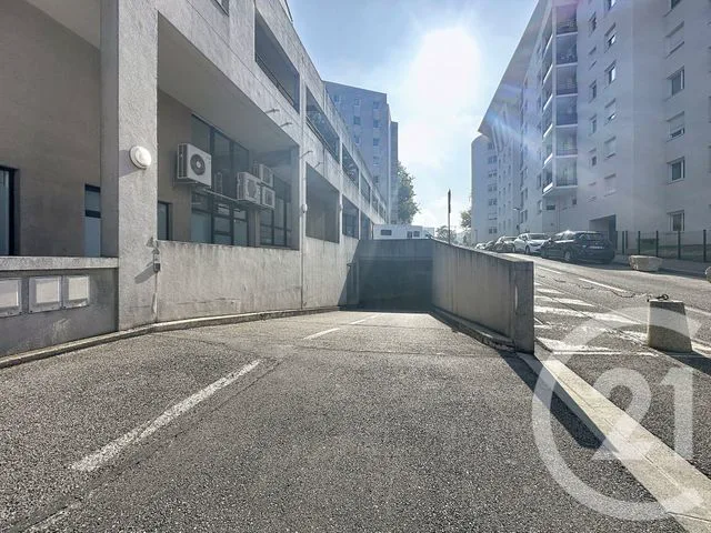 parking — LYON — photo 3