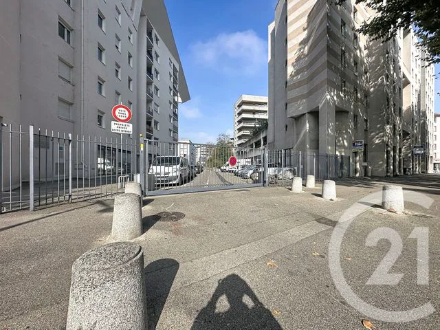 parking — LYON — photo 4